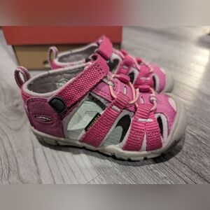 Keen Seacamp II CNX Toddler Size 6 Very Berry
